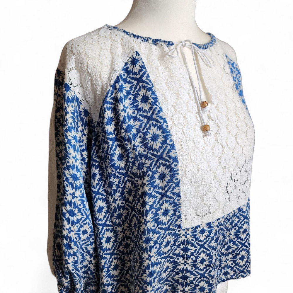 Selfie Couture Blue and White Floral Lace  Women's Top - Picture 2 of 9